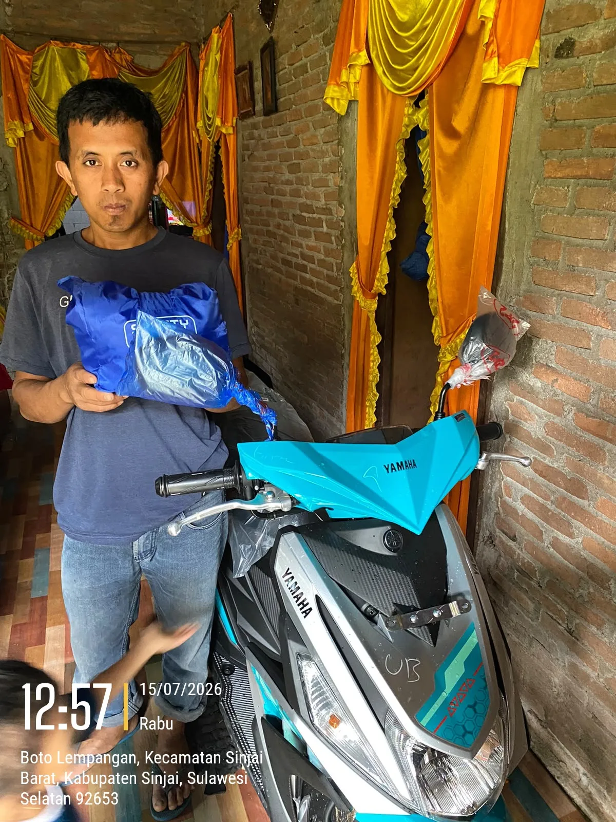 Penyerahan motor oleh Ikhsan Yamaha Bulukumba